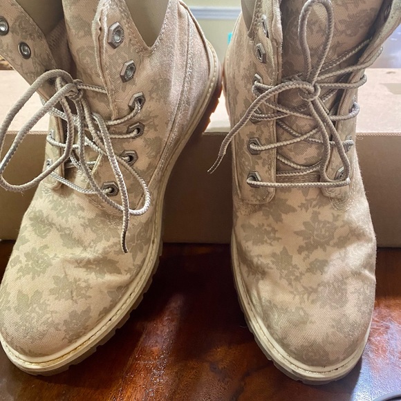 Stylish Timberland boots! Like new!😍 - Picture 1 of 6